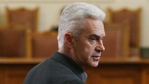877 евро е минималната заплата в Гърция у нас 145
