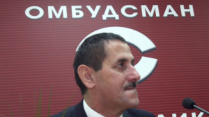 Омбудсманът Администрацията у нас е недостъпна и надменна