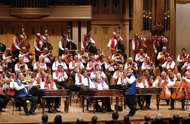 Пускат промо билети за учащи и пенсионери за концерта на 100 цигански цигулки