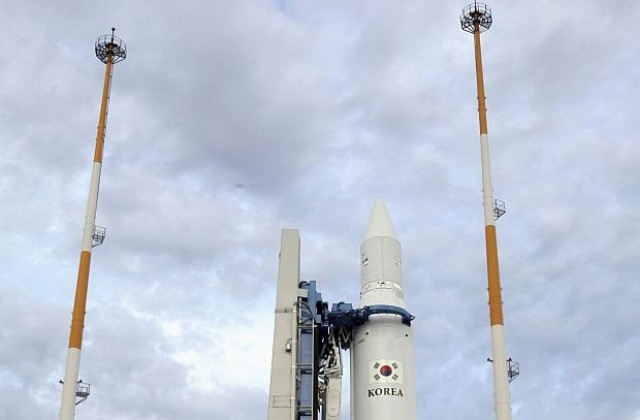 Южна Корея отложи третия си опит да изстреля космическа ракета