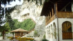 Митрополията организира транспорт за Басарбовския манастир послучай храмовия празник