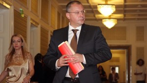 Управляващите са кризата според Станишев