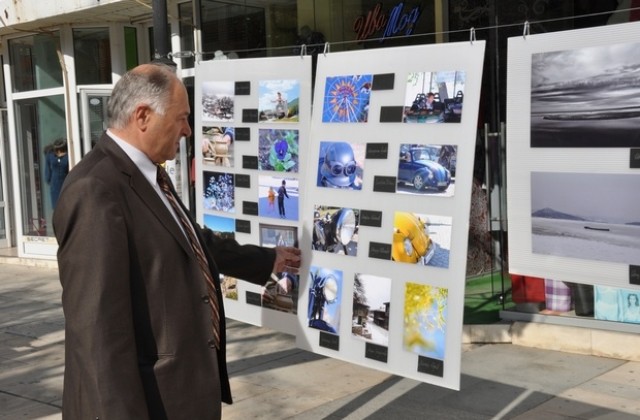 Изложба на открито на ФотоАртКлуб бе открита в Сливен