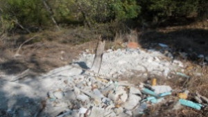 Проверяват строително сметище изникнало на скат в Галата