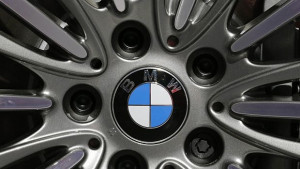 BMW пуска хибриден суперавтомобил