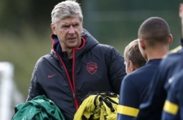 Чистка в Арсенал: Уолкът, Аршавин и Чамак си тръгват през януари