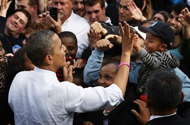 Обама отмени събития от предизборната си кампания заради урагана Санди
