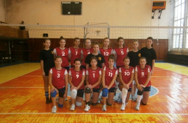 Волейболният Велбъжд  с победа и загуба на първия турнир при девойките старша възраст