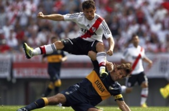 4 гола, много грешки и прасе в цветовете на Бока Хуниорс в аржентинското Суперкласико