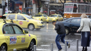 Заваляха сигналите на телефон 112 след падналия дъжд