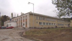 Ремонтират зала Никола Петров и укрепват свлачището до стадиона в