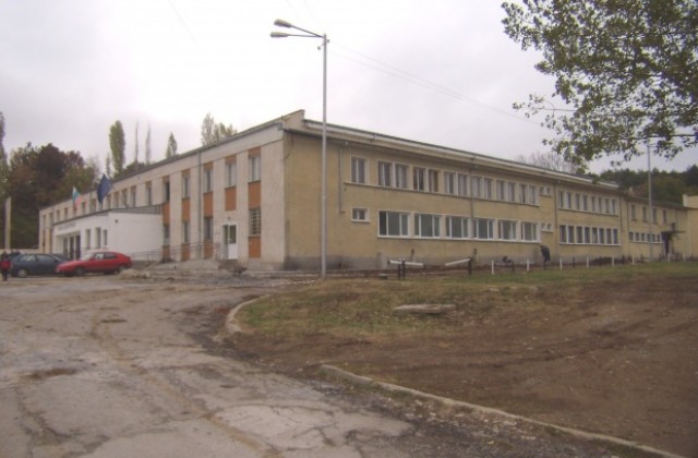 Ремонтират зала Никола Петров и укрепват свлачището до стадиона в Г. Оряховица