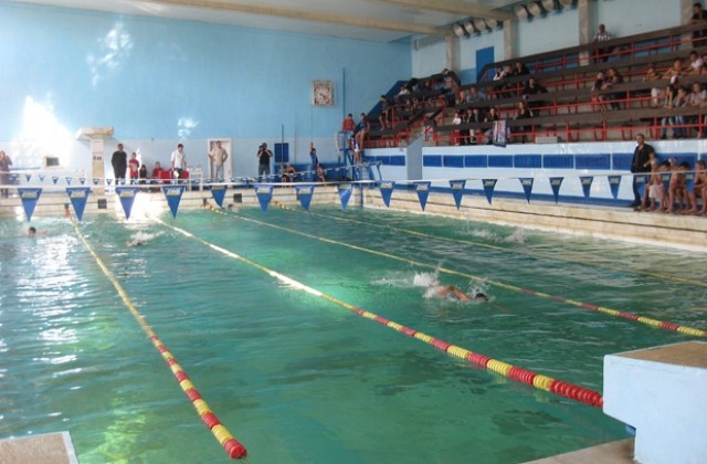 Спортното министерство опитва да възроди плуването сред децата