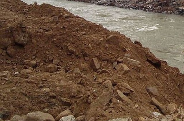 Възстановиха дигите на река Туфча