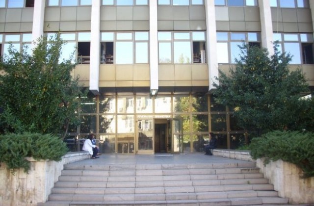 Ученици  пеят възрожденски песни