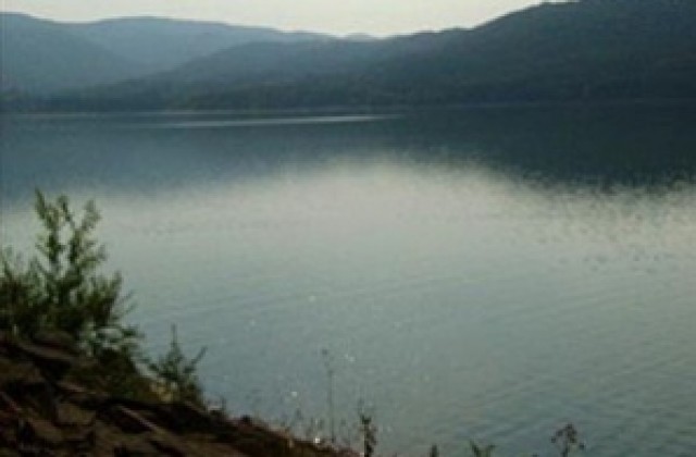 Проверяват язовири и речни корита, наказват за неизпълнени предписания