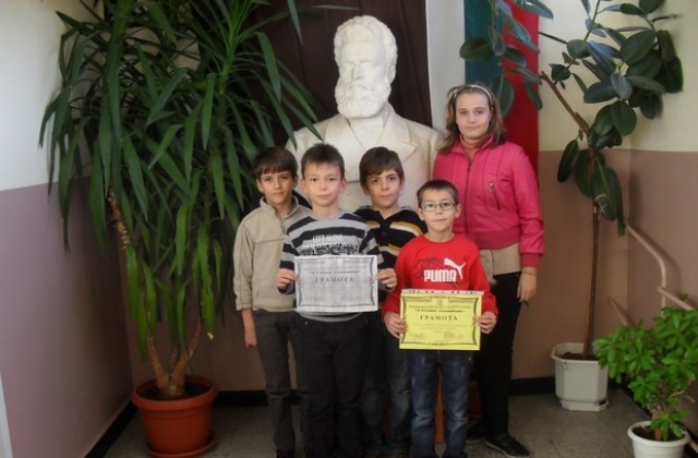 Ученици от НУХр. Ботев взеха призови места в състезание по математика