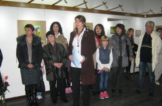 Откриха благотворителна изложба „Цвят, мечти и надежда