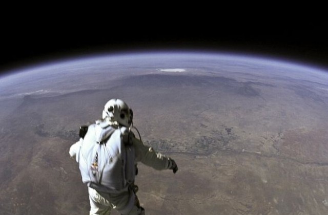 Баумгартнер: Скокът от ръба на Космоса е най-трудният и най-щастливият момент в живота ми