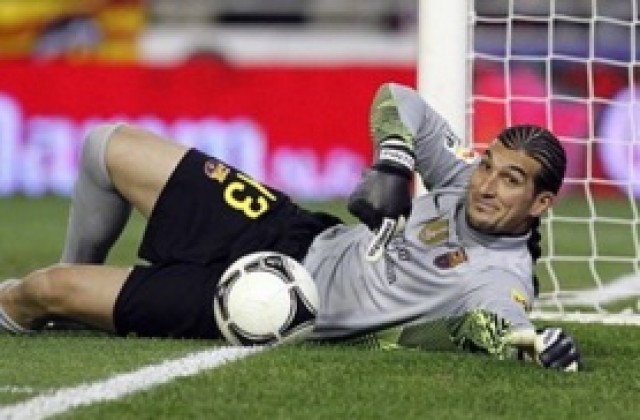 ВИДЕО: Вратарят на Барса: Главата ми бе разкървавена от хвърлен предмет от трибуните