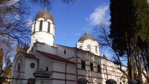 Покланяме се пред Светите мощи от Шипченския манастир