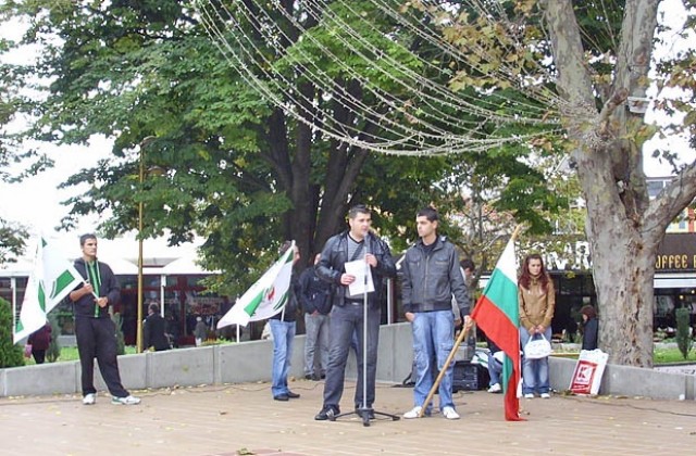 В Добрич протестираха срещу безобразията в България