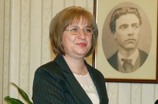 Цачева: Конституционните съдии са избрани по правилата