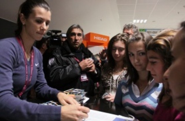 ВИДЕО: Цвети даде автограф и за Бербатов