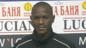 Паломино със съмнения за увреден менискус отпада за Литекс