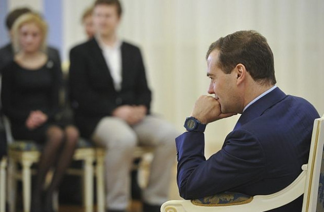 Медведев: Пуси райът предизвикват отрицателни емоции, но не бих ги вкарал в затвора