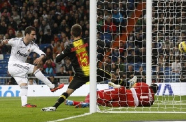 Реал вкара 4 на Сарагоса при победа номер 100 за Моуриньо начело на „белия балет“