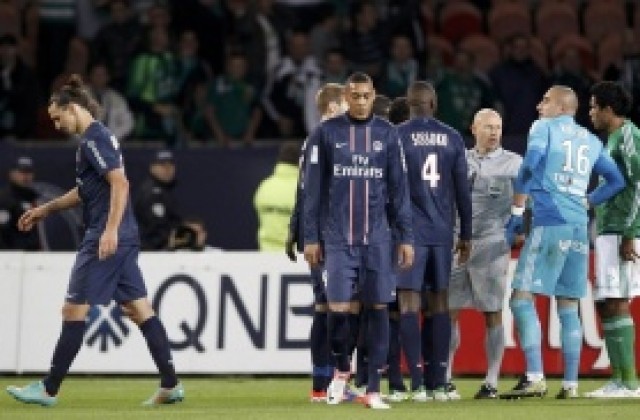 Сент Етиен прекъсна серията без загуба на ПСЖ, Ибрахимович си изкара червен картон