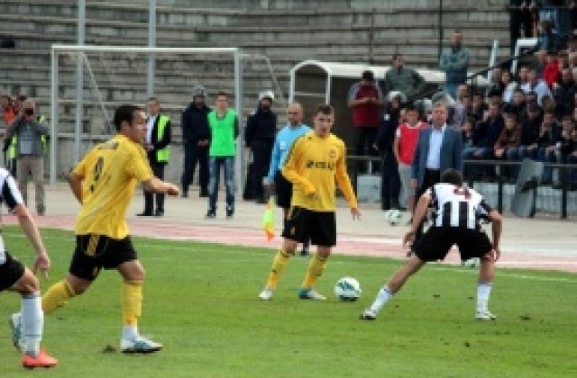 ВИДЕО: След дългото чакане, пловдивското дерби не излъчи победител