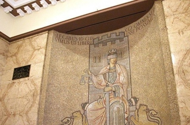 Осъдиха младежи, ограбили тираджия на паркинг