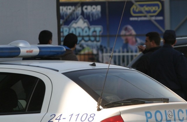 Задържаха измамници, обещавали утрояване на парите с химическа обработка