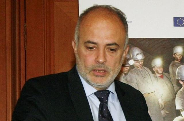 Тотю Младенов открива ремонтираната фасада на театъра в Пазарджик