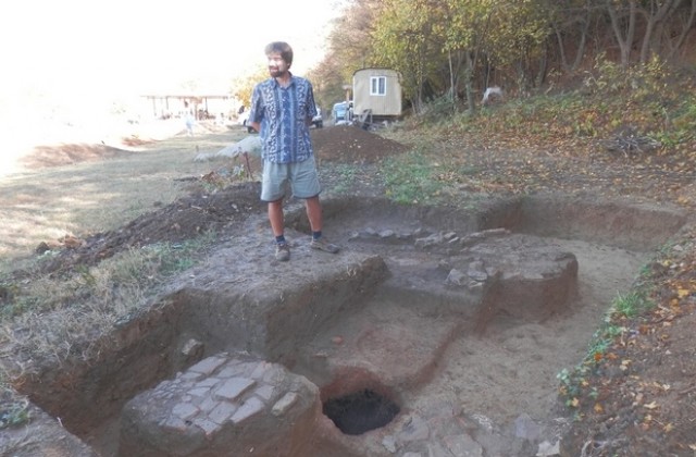 Средновековна църква с некропол от XІІІ век разкриха край павликенското село Росица