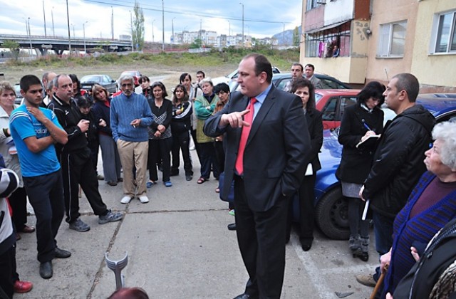 Светозар Луканов подхвана и виетнамските общежития