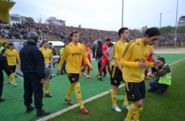 Кебе вкара два на аматьори, но си тръгва от Ботев Пд