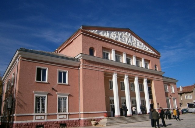 Образователен концерт изнесе Плевенска филхармония в Луковит