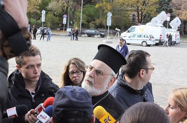 Епископ Тихон съжалява, че наследникът на патриарха измести фокуса от смъртта на дядо Максим