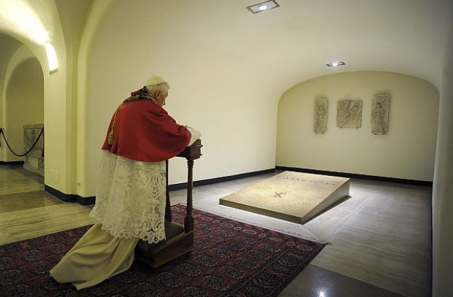 Папата се моли за патриарх Максим