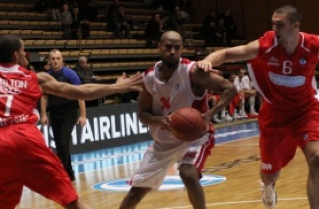 СНИМКИ: Силен Лукойл даде заявка за запомнящ сезон в Еврокъп