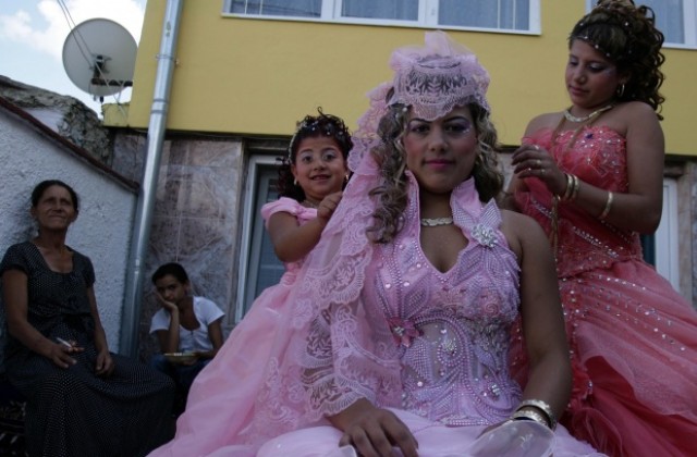 Женихът на малолетната булка не се яви в съда