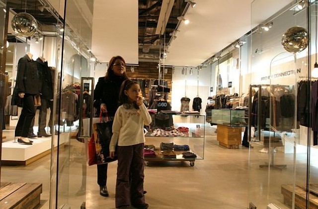 Празничният шопинг на българина – практичен и с мярка