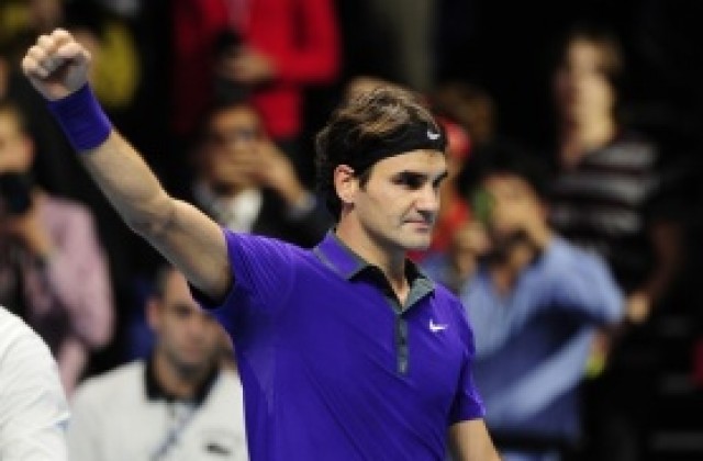 Федерер би Ферер и си гарантира място на полуфиналите в Лондон