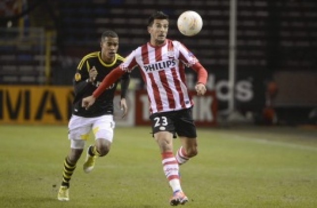 Манолев игра 75 минути при загуба от АИК, Кавани вкара 4 на Днипро