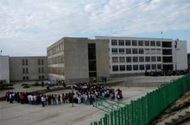 Концертът на ОУ“Ив. С.Тургенев“ – отложен за понеделник