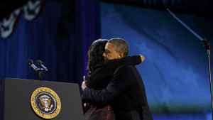 Прегръдката на Барак и Мишел Обама чупи рекорди по харесване