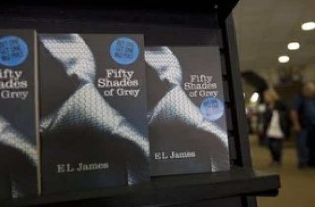 СНИМКИ: 12 нюанса синьо: Евертън примамва с гол календар за 2013-та